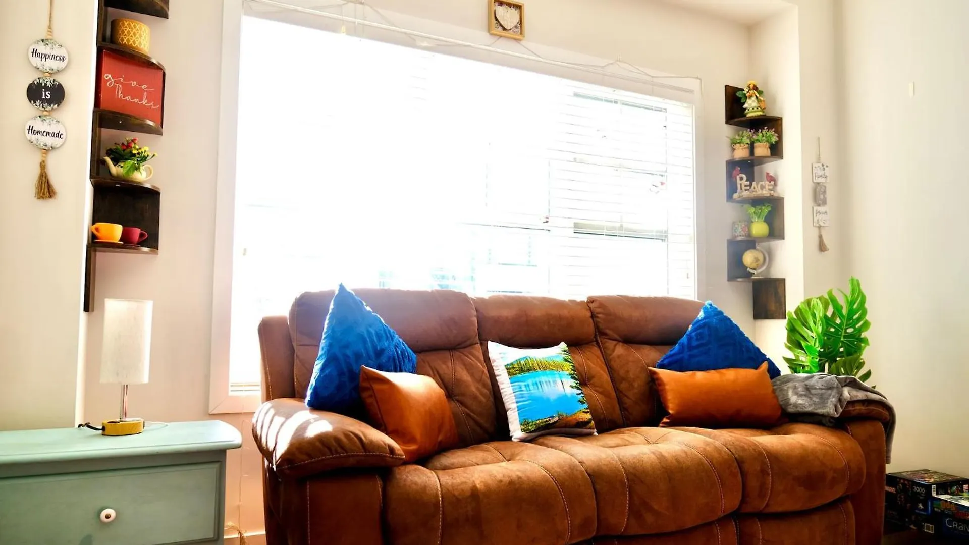Mahogany Loft Retreat - 3 Story Home Calgary