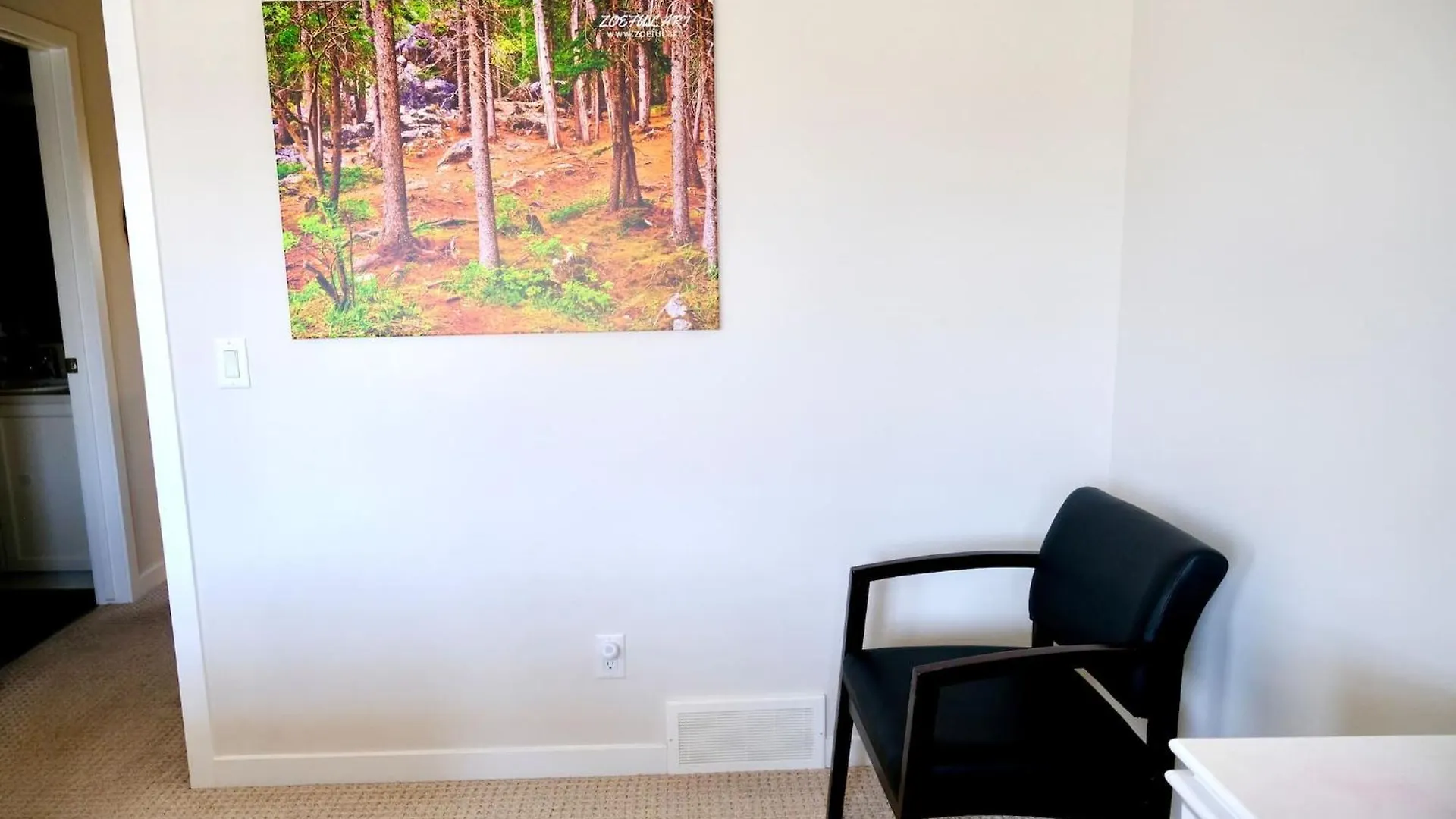 Mahogany Loft Retreat - 3 Story Home YYC
