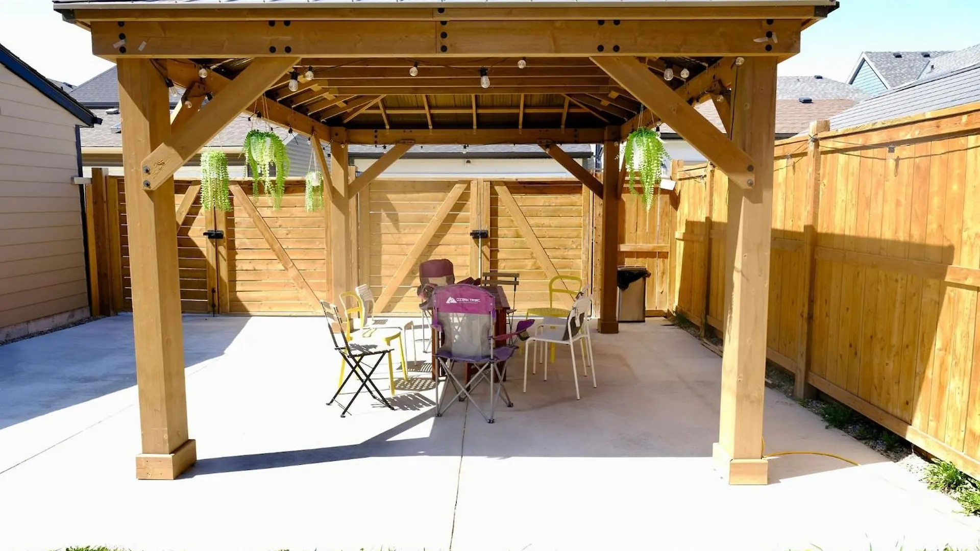 Mahogany Loft Retreat - 3 Story Home YYC 0*,